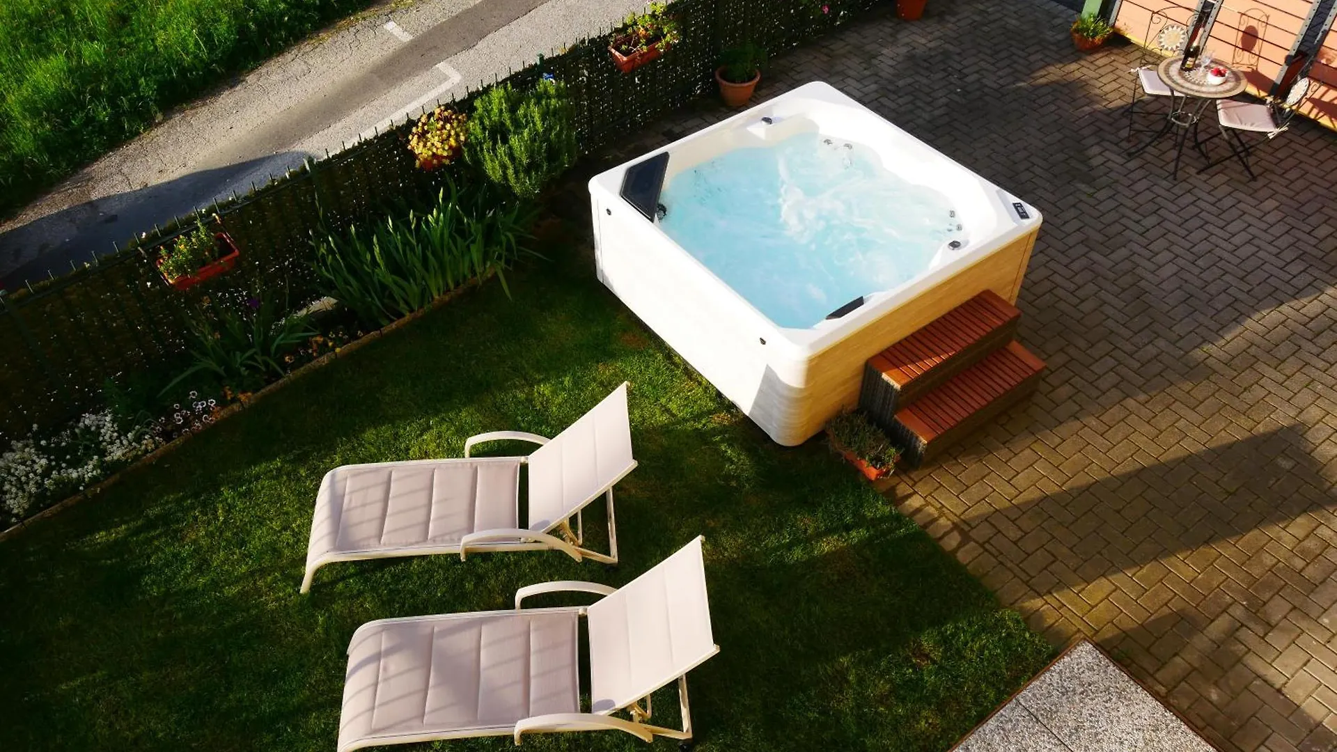 شقة Garden Jacuzzi Lake View ليرنا