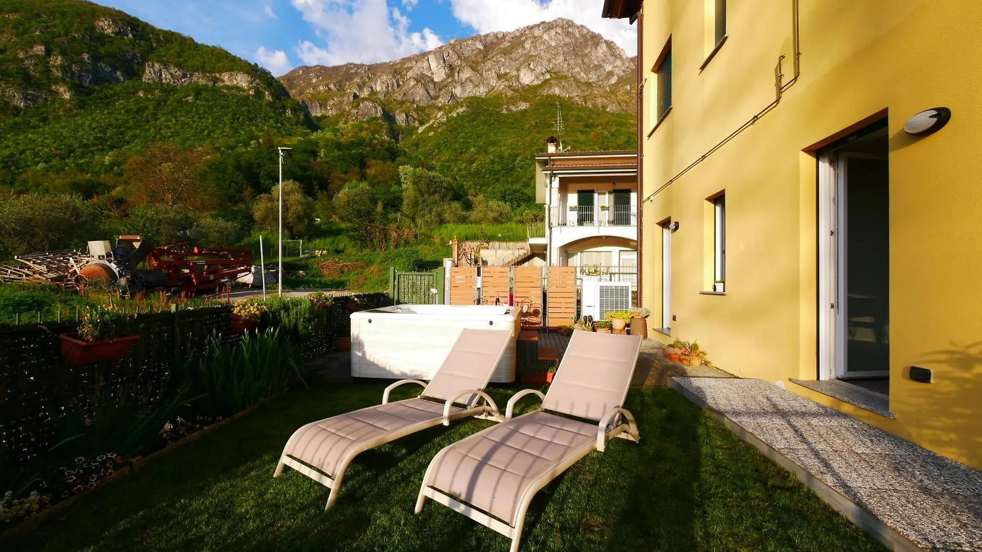 Garden Jacuzzi Lake View ليرنا 0*,  إيطاليا