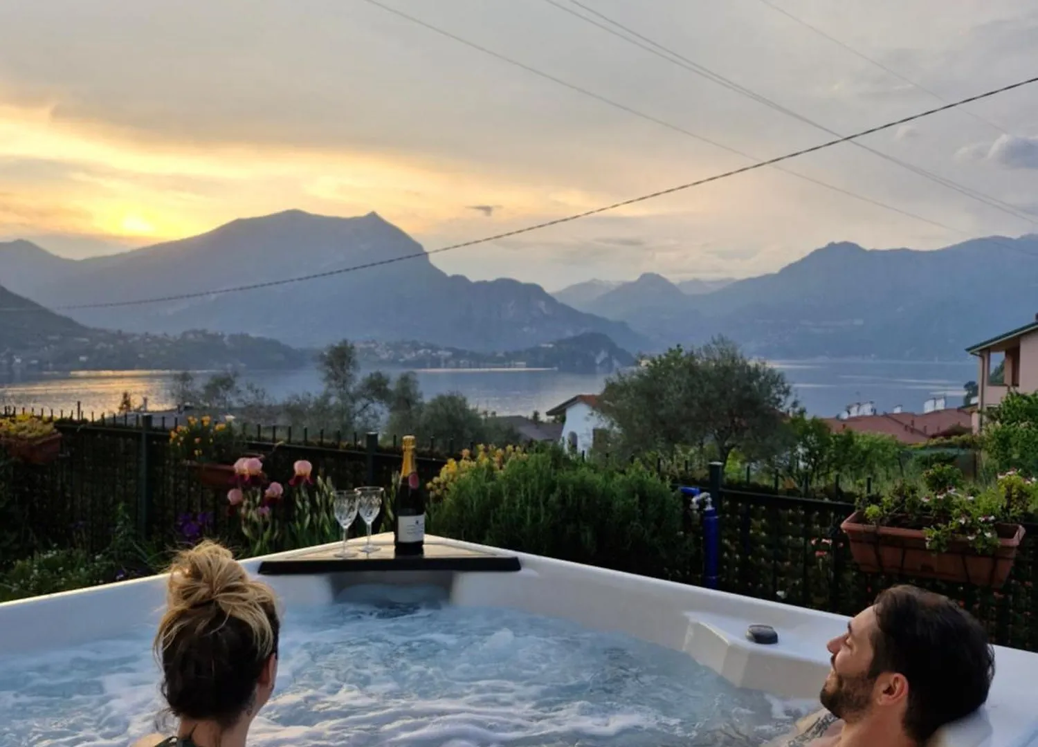Garden Jacuzzi Lake View ليرنا شقة