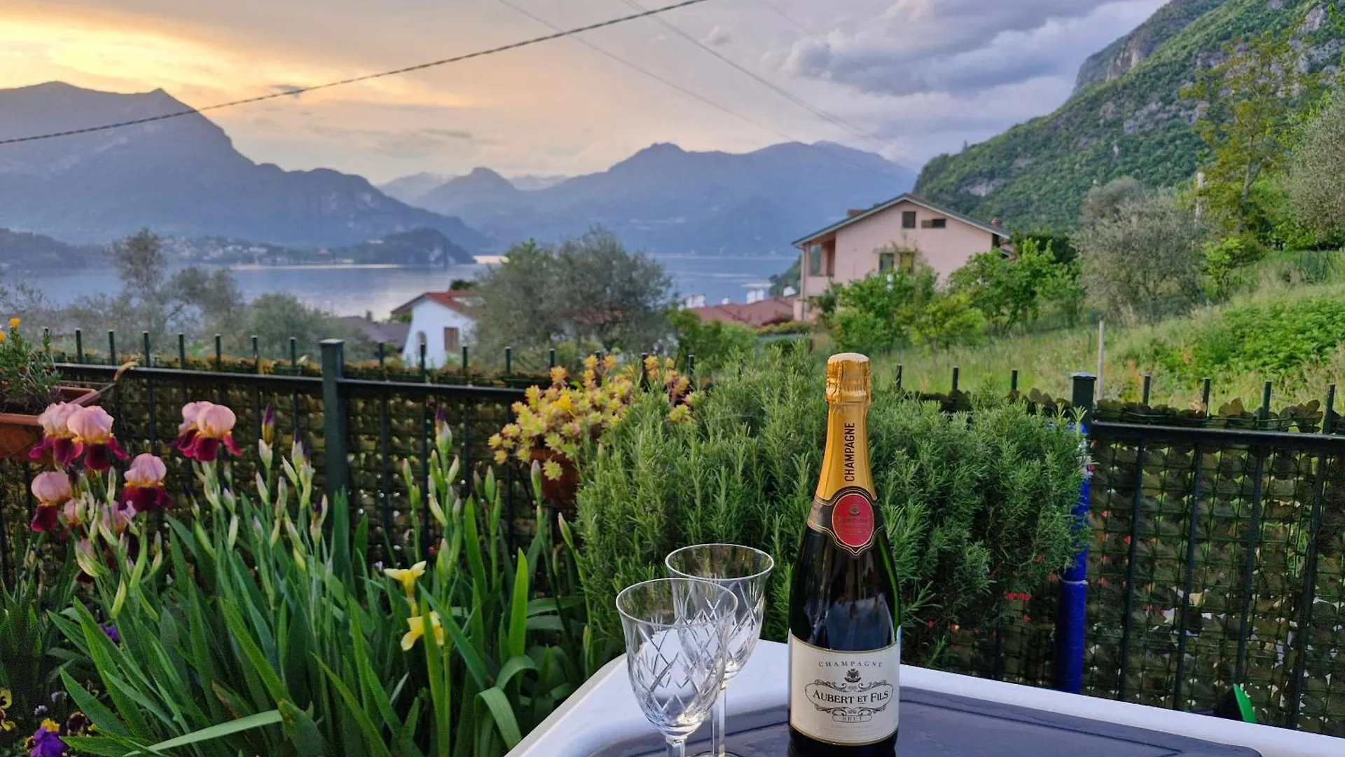 Garden Jacuzzi Lake View Lierna