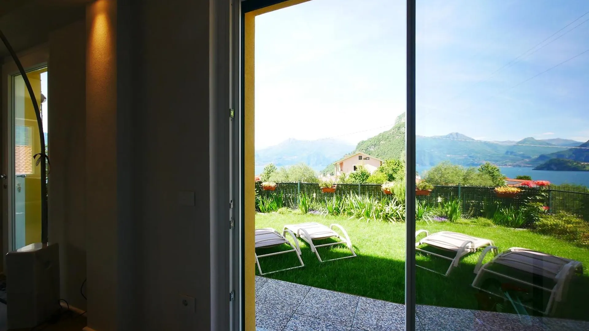 Garden Jacuzzi Lake View ليرنا إيطاليا