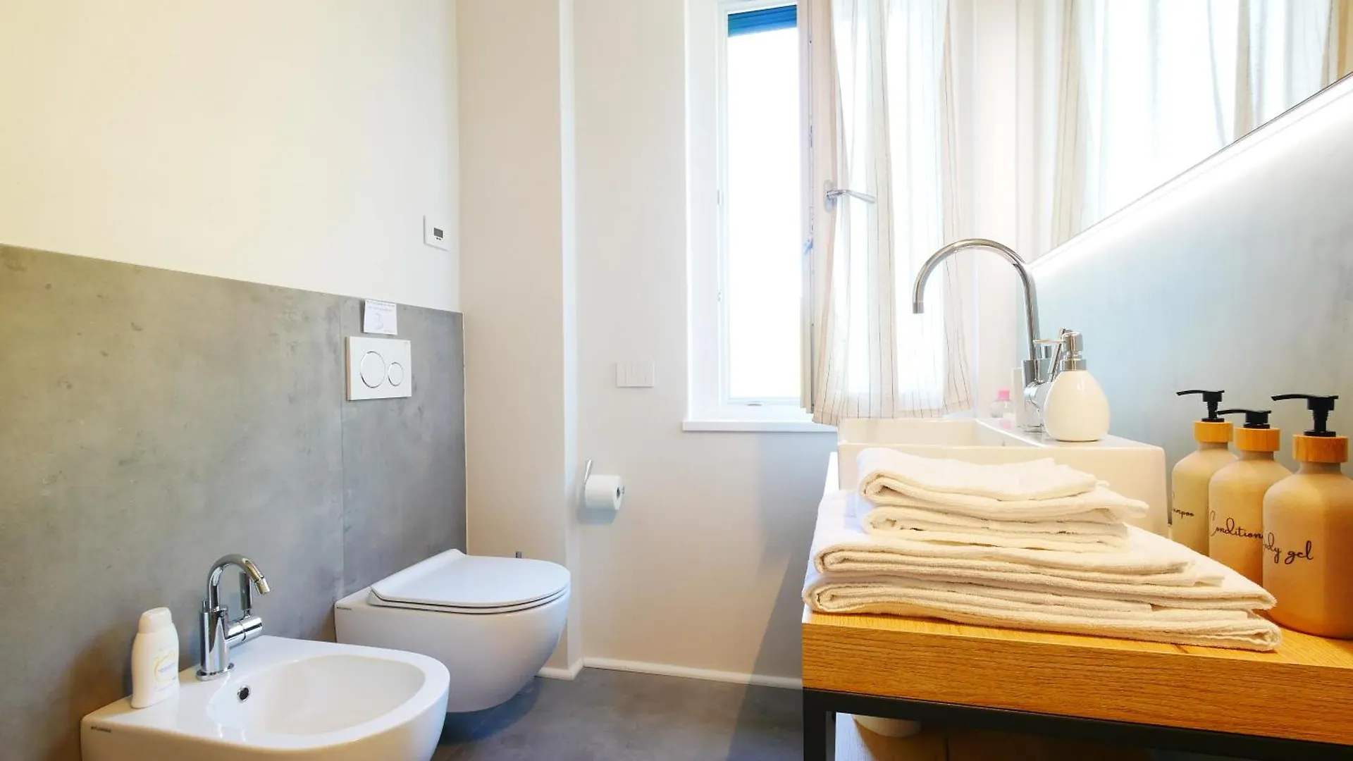 Garden Jacuzzi Lake View ليرنا 0*,  إيطاليا